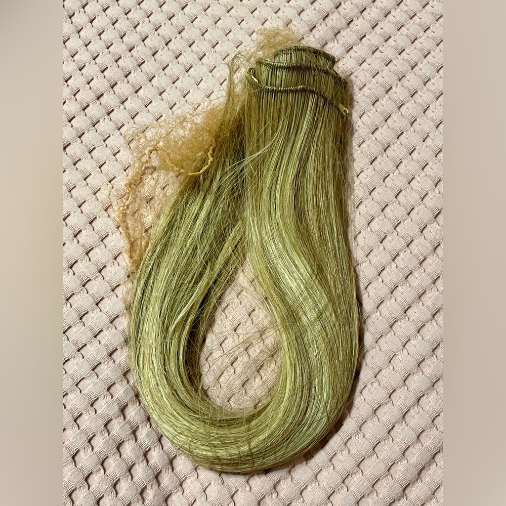 Hairdo Blonde Hair Extensions 16” - SIX PIECES - Picture 4 of 6